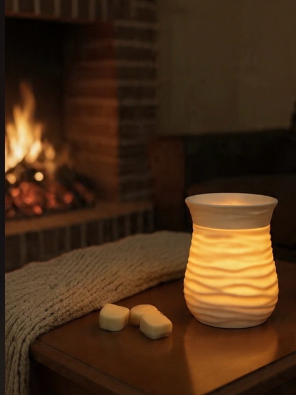 NWT Candle Warmers Illumination Fragrance Warmer - Cream Harmony